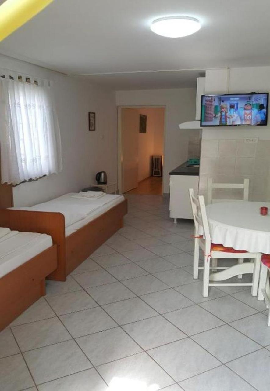 Apartments Dobri - 500M From Beach Nin Exterior photo