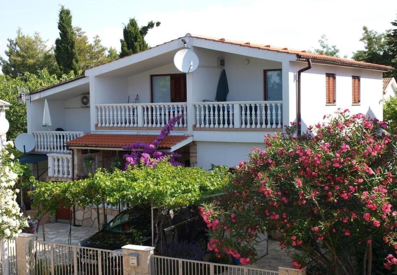 Apartments Dobri - 500M From Beach Nin Exterior photo